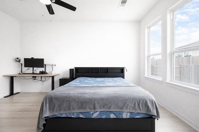 Foto del edificio - 6401 Velvet Leaf Ln