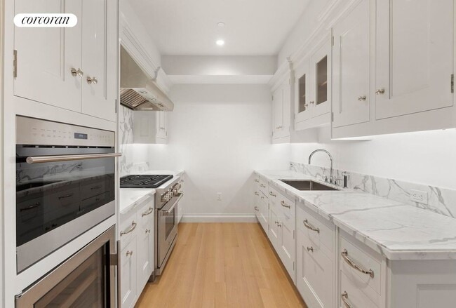 Building Photo - 301 E 81st St