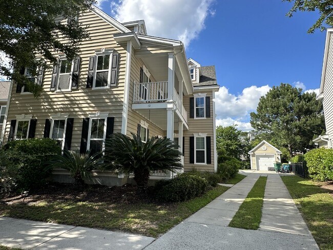 Building Photo - Charleston Style Family Home in Parkside!