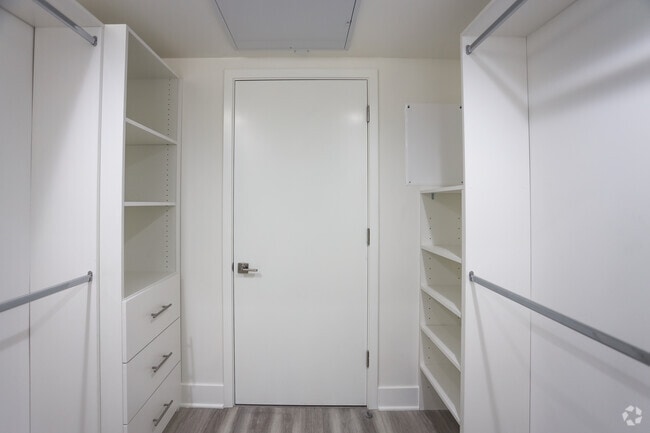 2BR, 2BA-1002 SF - The Luxe Residential