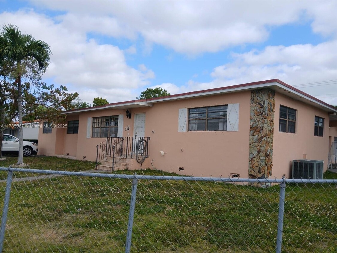Primary Photo - 8205 SW 39th St