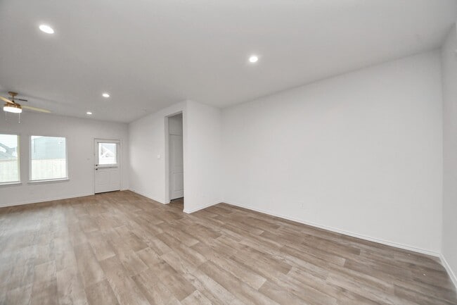 Building Photo - 31303 Heddington Ln
