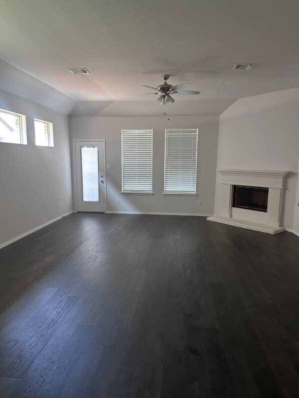 Building Photo - 335 Freestall Dr