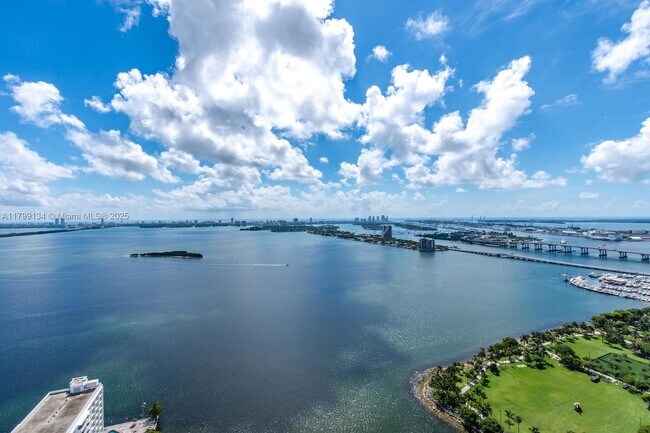 Foto del edificio - 2020 N Bayshore Dr