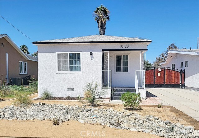 Primary Photo - 10123 Beach St