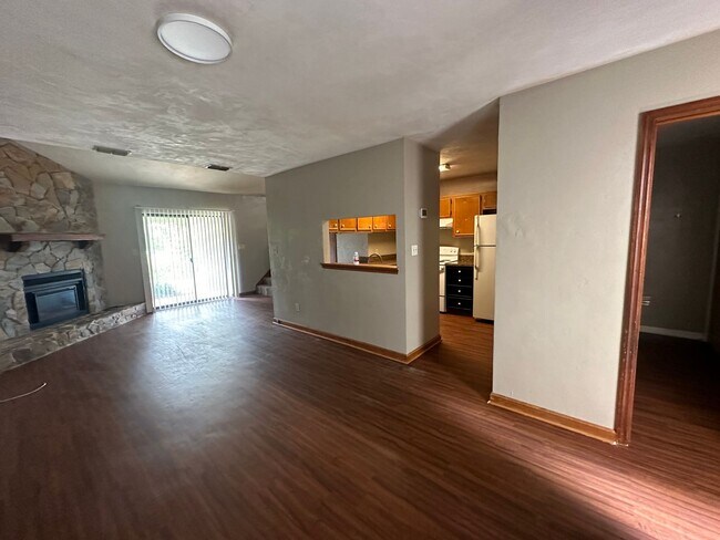 Foto del edificio - 2 story townhome on HILAMAN GOLF COURSE!