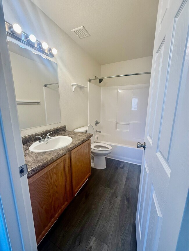 Foto del edificio - 3721 Miranda Ave