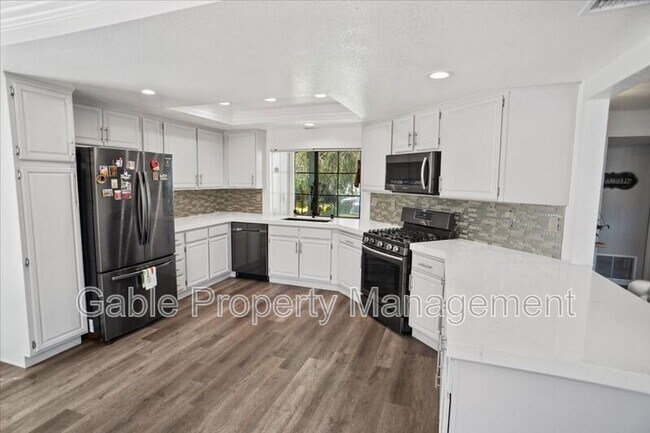 Foto del edificio - 28248 Guilford Ln