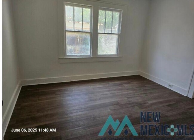 Foto del edificio - 307 N Mesquite St