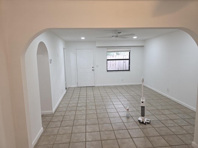 Foto del edificio - 4443 Vicliff Rd