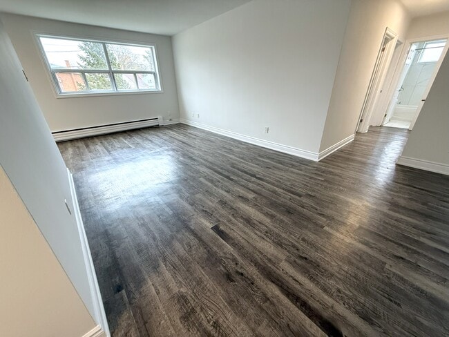 Building Photo - 738 Hager Ave