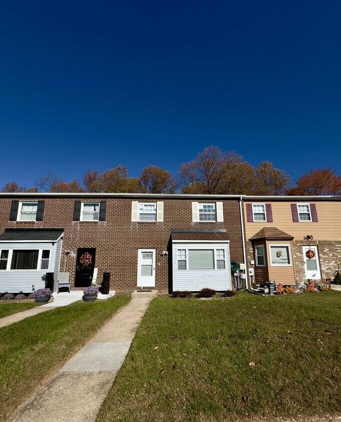 Primary Photo - Charming 3Bed/2Full Bath/2 Half Bath in Ra...