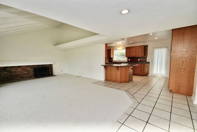 Foto del edificio - Charming Four Bedroom Rossmoor Home