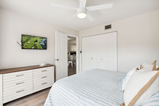 Building Photo - 600 Neapolitan Way