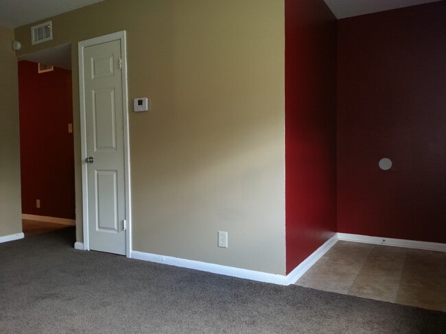 Building Photo - 4665 Hartel St