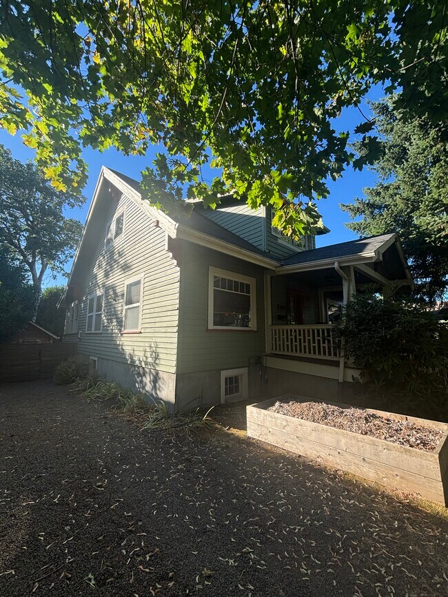 Foto del edificio - 8015 N John Ave