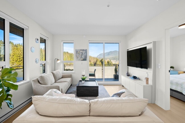 Building Photo - 2015 St. Johns St