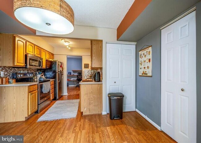 Foto del edificio - "Charming 1-Bed Condo in Oakton, VA – Your...