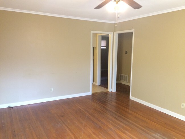 Building Photo - 5223-5223 Evergreen Dr