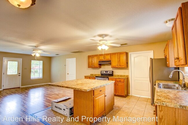 Building Photo - 3 br, 2 bath House - 309 Queen Bee Dr