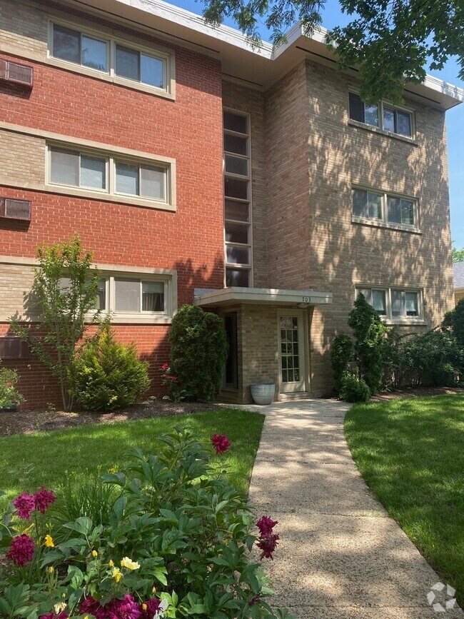 Building Photo - 703 Dodge Ave