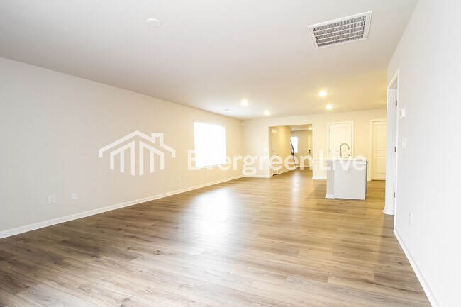 Building Photo - now