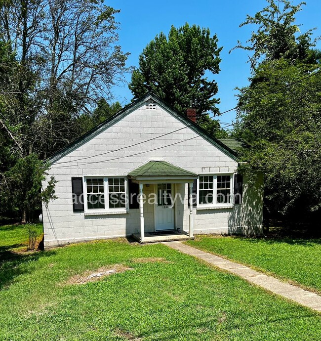 Building Photo - Quaint Cottage-Blackstone