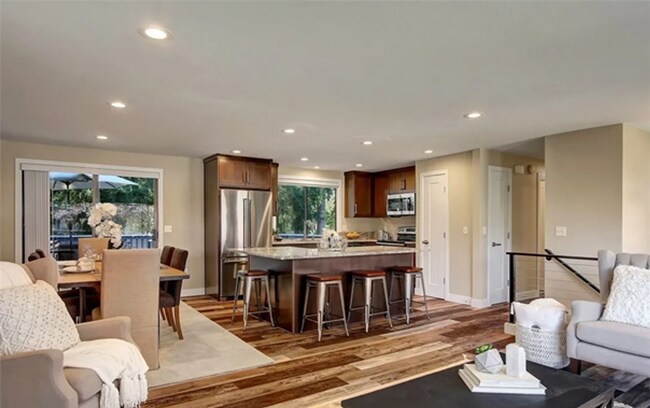 Foto del edificio - Spacious 4BR/3BA Home in Desirable Houghto...