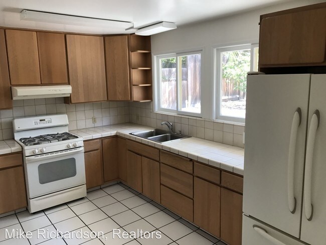 Building Photo - 726 Arbol Verde St