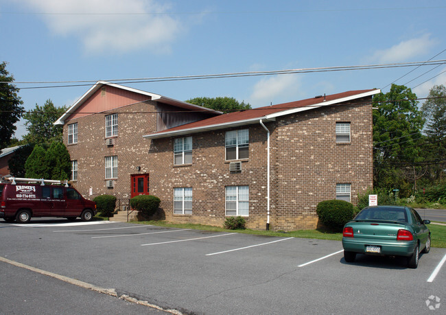 Foto del edificio - West End Apartments