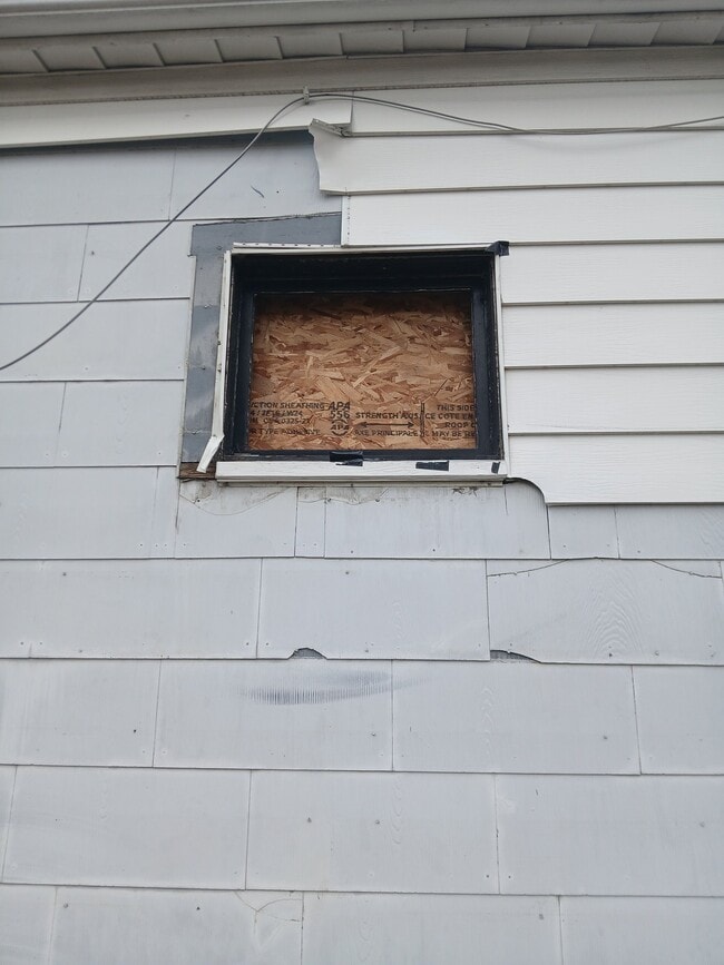 Building Photo - 912 Waldman Ave