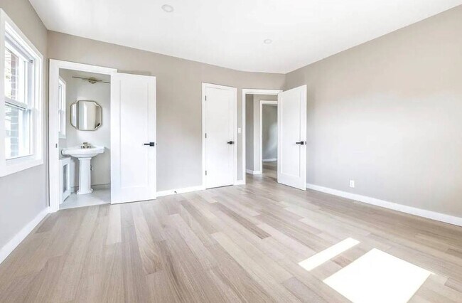 Foto del edificio - 208-12 53rd Ave