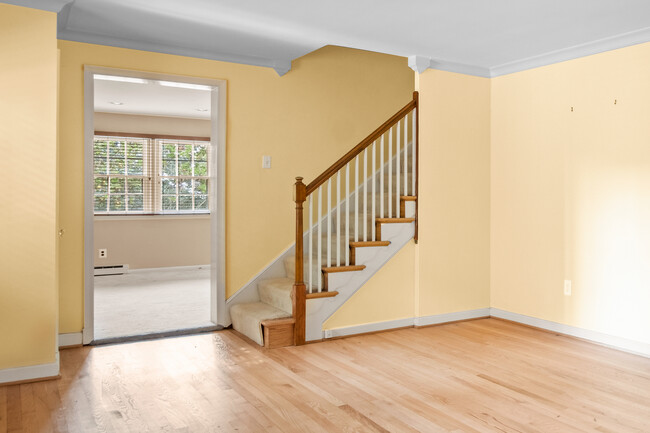Building Photo - 154 S Pershing Dr