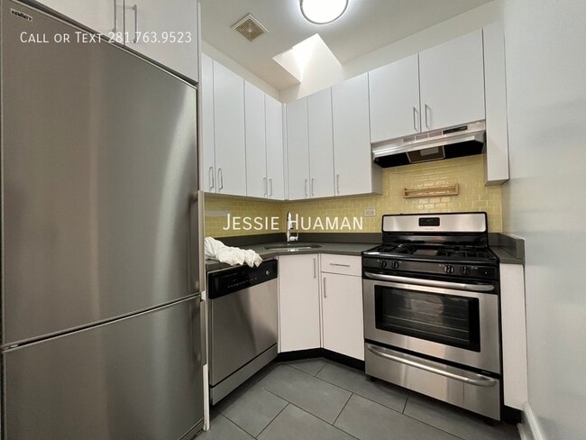 Foto del edificio - 24 E 80th St