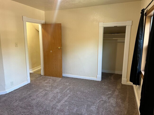 Foto del edificio - 811 S Summit Ave