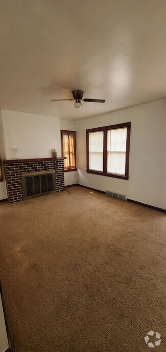 Building Photo - 733 W 44th Ave