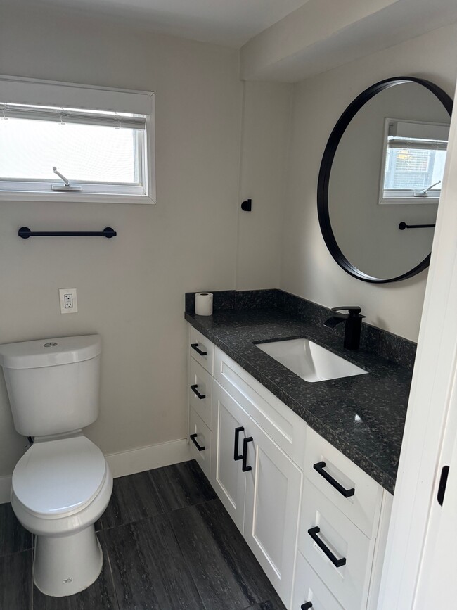 Bath - 5167 Edgeware Rd