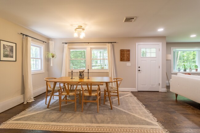 Building Photo - Spacious 4-Bedroom Home with In-Law Suite