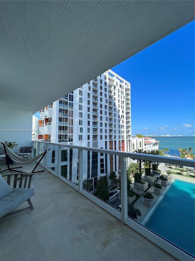 Foto del edificio - 600 NE 27th St