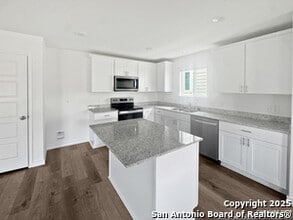 Building Photo - 851 Bluegrass