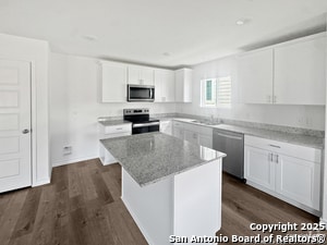 Building Photo - 851 Bluegrass