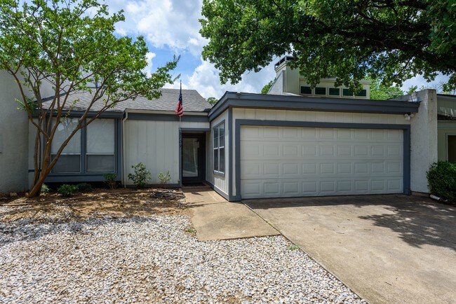 Building Photo - 2709 N Bell Ave