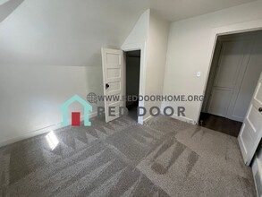 Building Photo - 412 8th St N