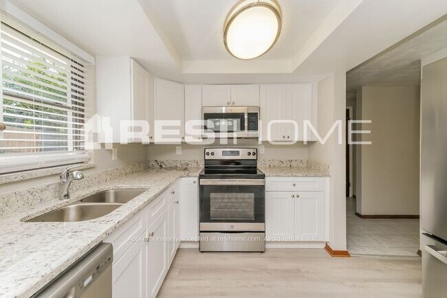 Foto del edificio - 12614 College Hill Dr