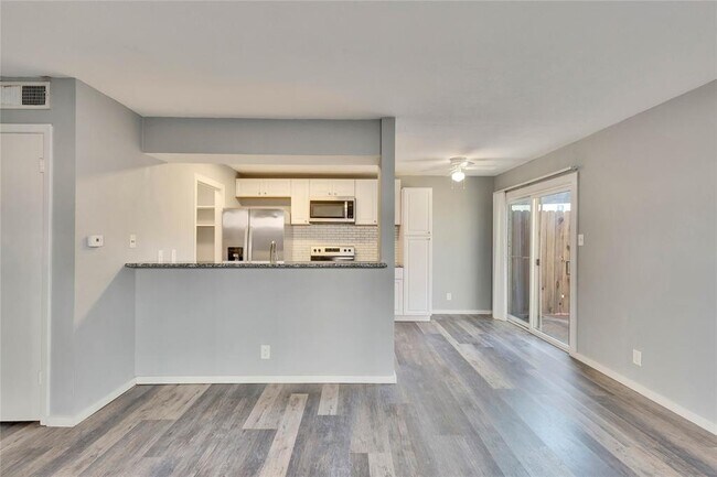 Building Photo - 5808 Wellington Dr