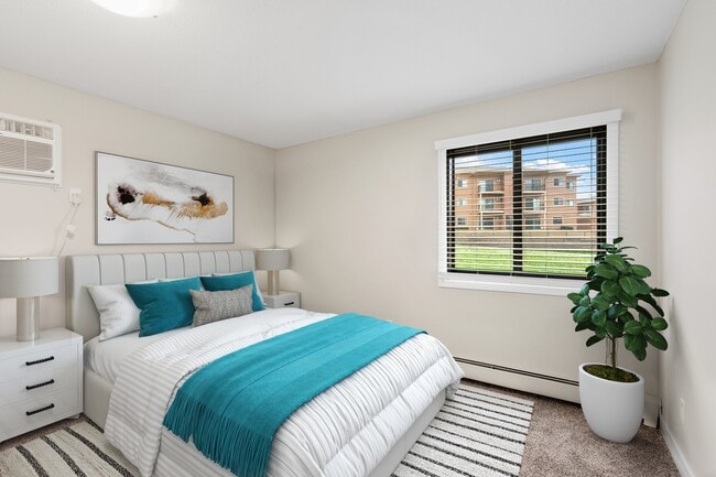 Building Photo - The Pointe at Cedar Grove