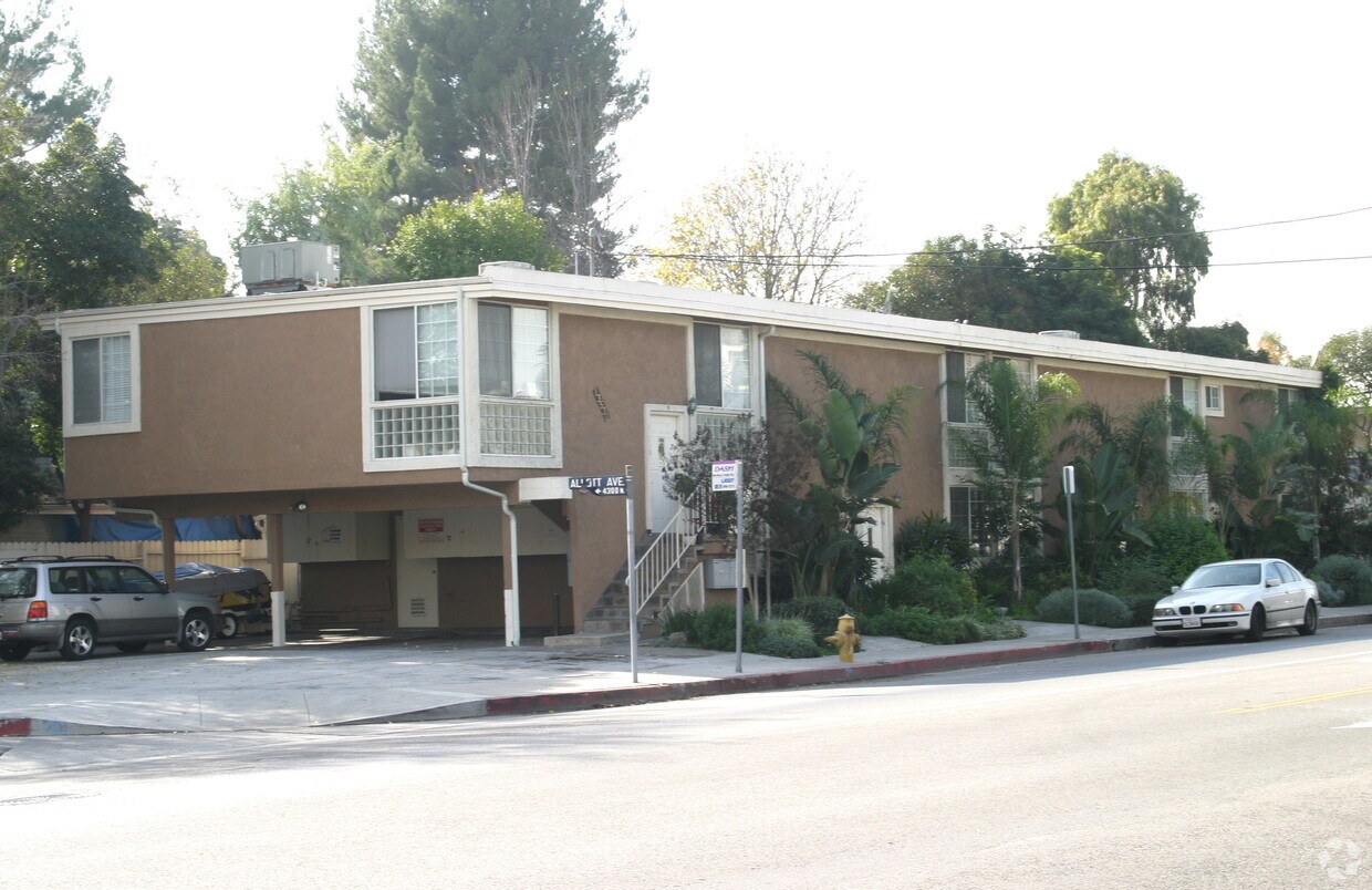 Foto del edificio - 13530 Moorpark St