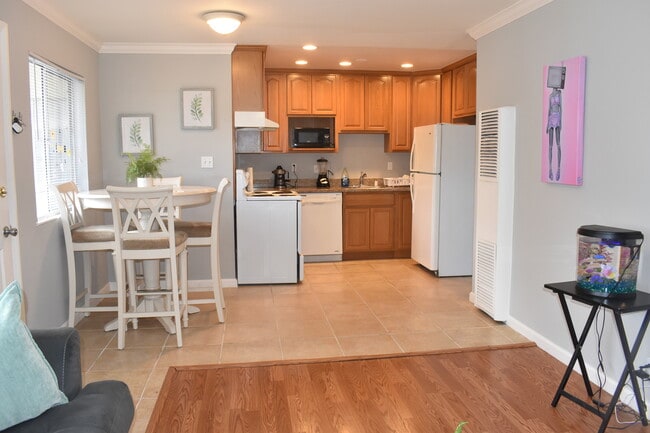 Great lighting, hardwood in living room, tile in kitchen - 620 S 9th St