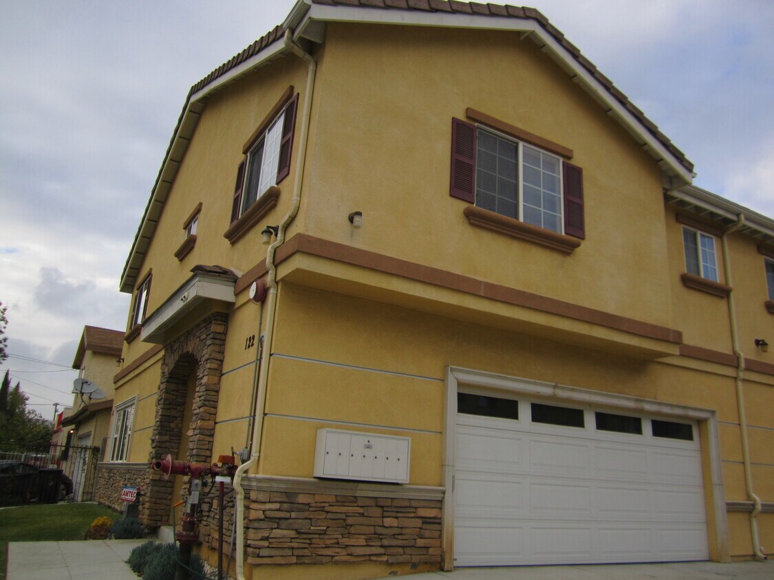 Primary Photo - 122 N Avenue 23