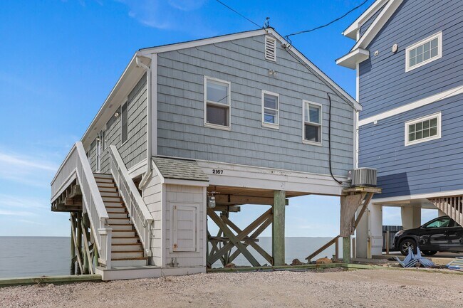 Building Photo - 2167 Fairfield Beach Rd